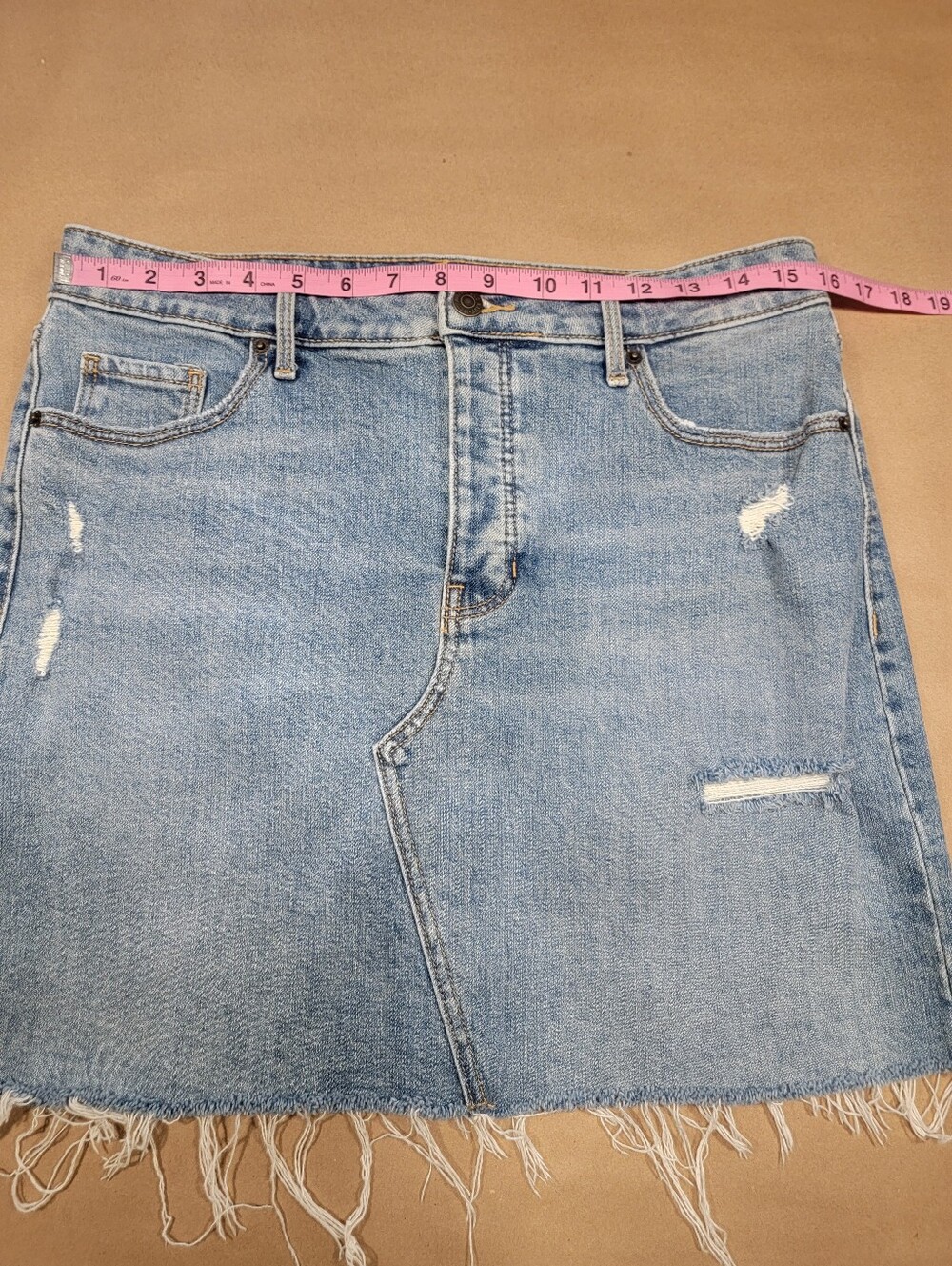 Old Navy Size 10 Blue Denim Distressed Mini Skirt, Raw/Frayed Hem - Picture 3 of 9